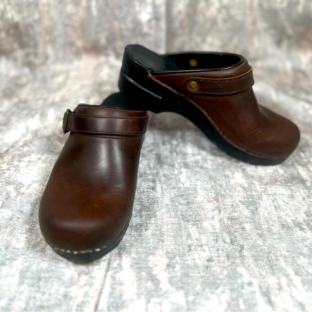 Dansko Ingrid Brown Clogs Open Back Leather Slip On Strap Buckle Brown Sz EU 38